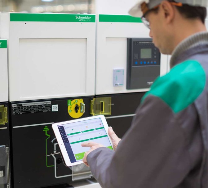 NUOVI SERVIZI DI SCHNEIDER ELECTRIC PER CONTROLLARE I RISCHI OPERATIVI E CREARE RESILIENZA CON LA MANUTENZIONE CONDITION BASED